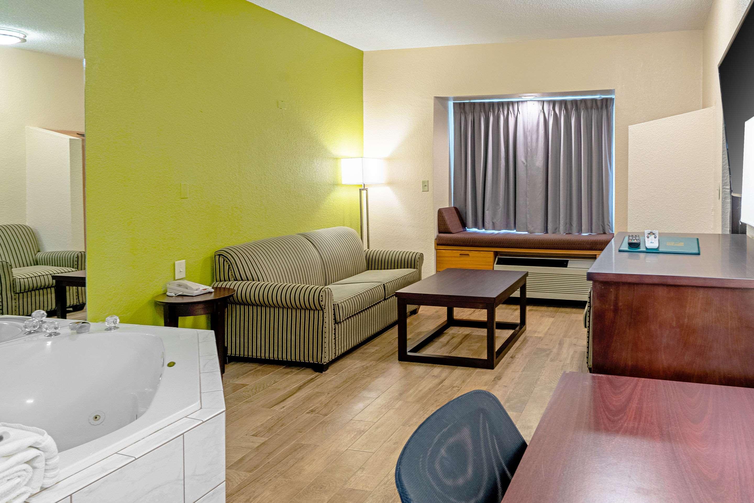 Quality Inn & Suites Robbinsville Extérieur photo